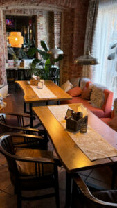 virma pubi tagumine saal diivanitega