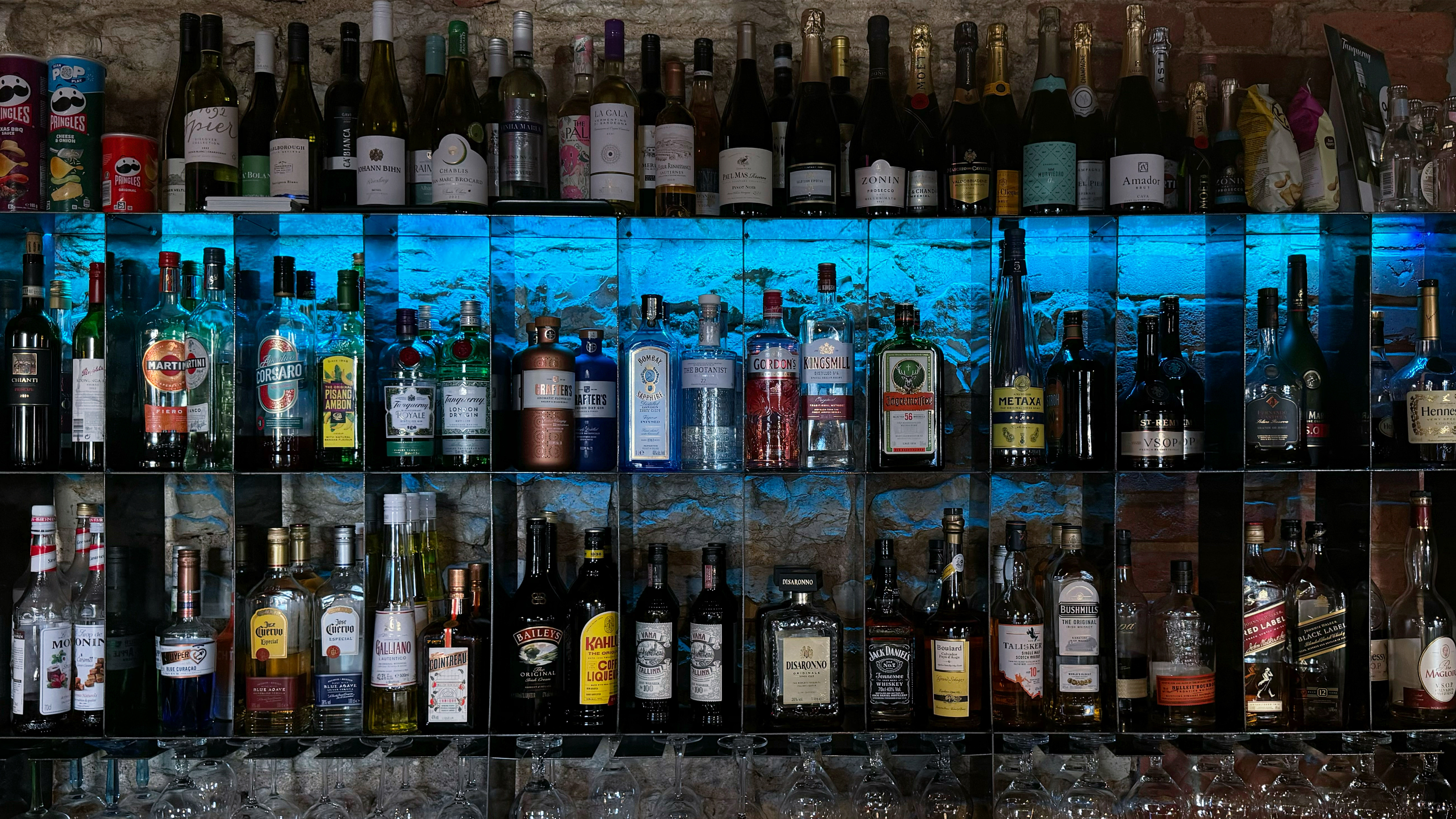 virma pubi baar värviline